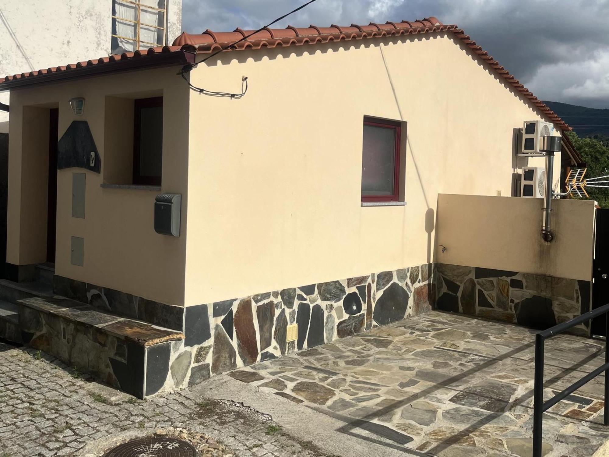 Villa A Pequena Casa in Coja in countryside Portugal Exterior foto